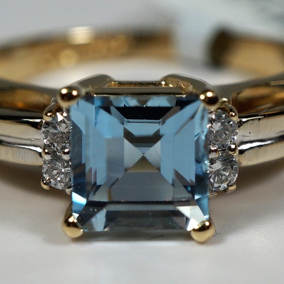 Jewelry - 14KTT Aquamarine & Diamond ring